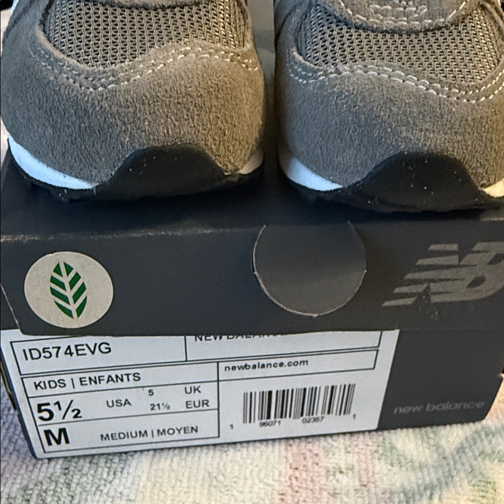New Balance 574 Infant Sneakers in Gray and White - Picture 10 of 10